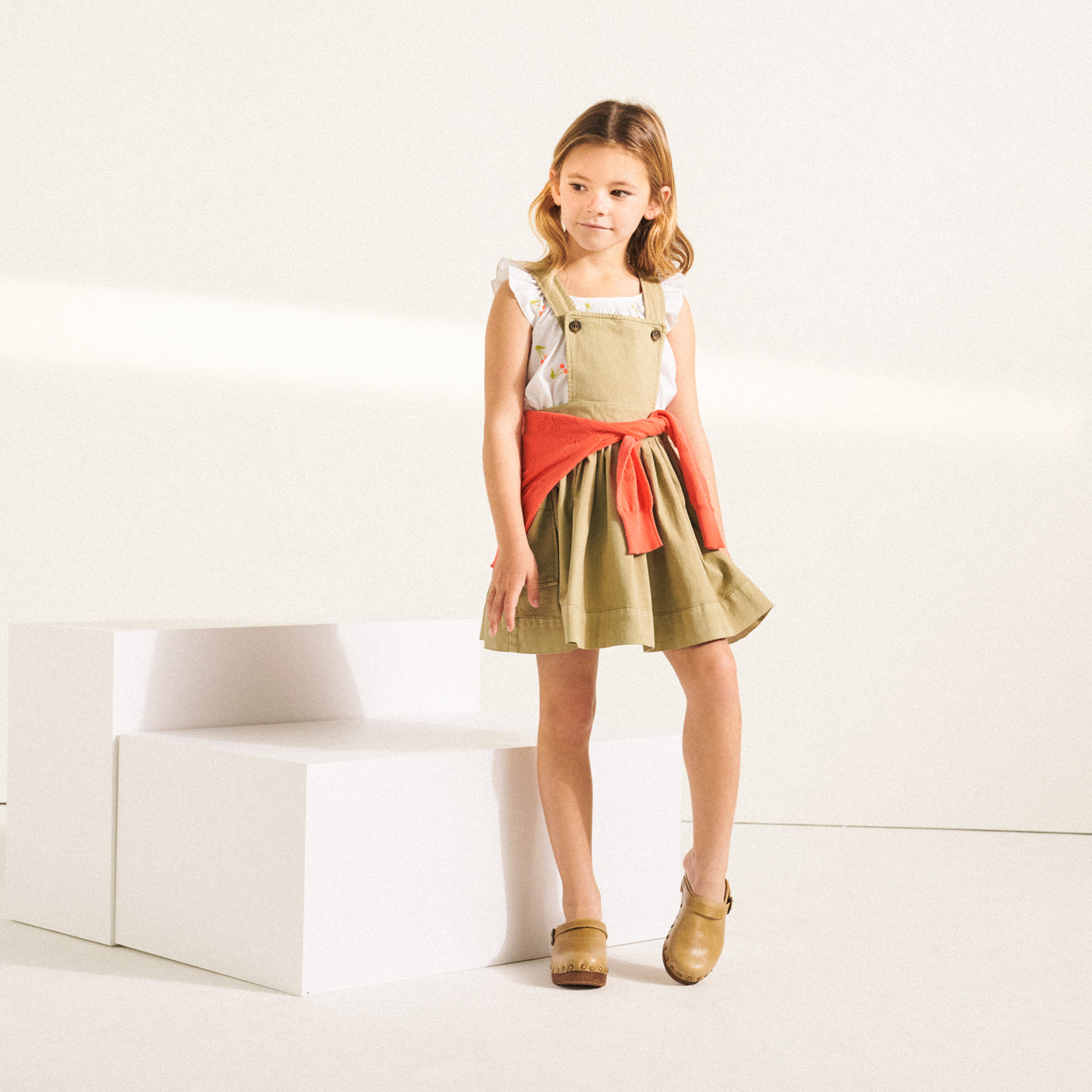 look fille été 2022 robe tablier bonpoint