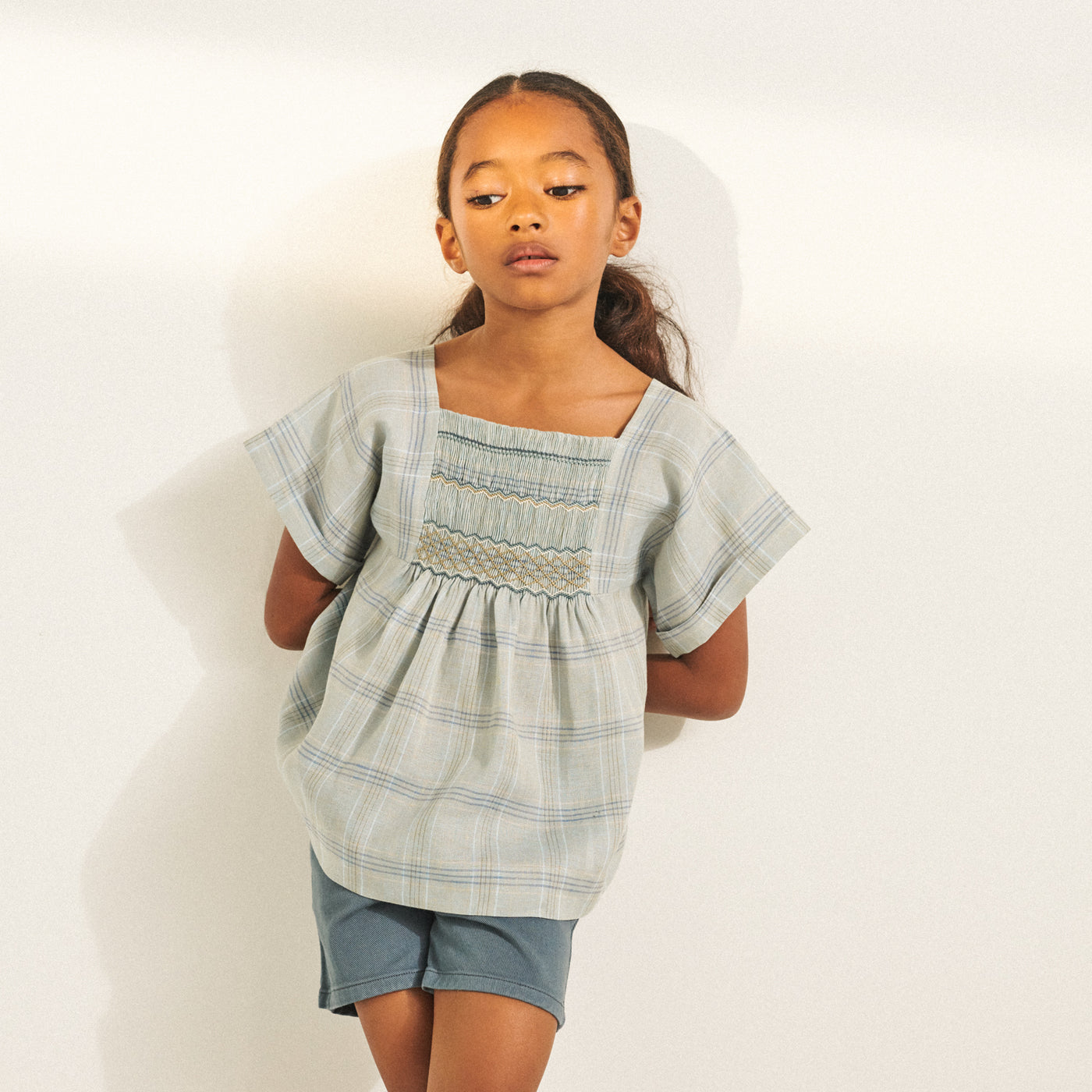 look fille blouse smockée à carreaux bleu