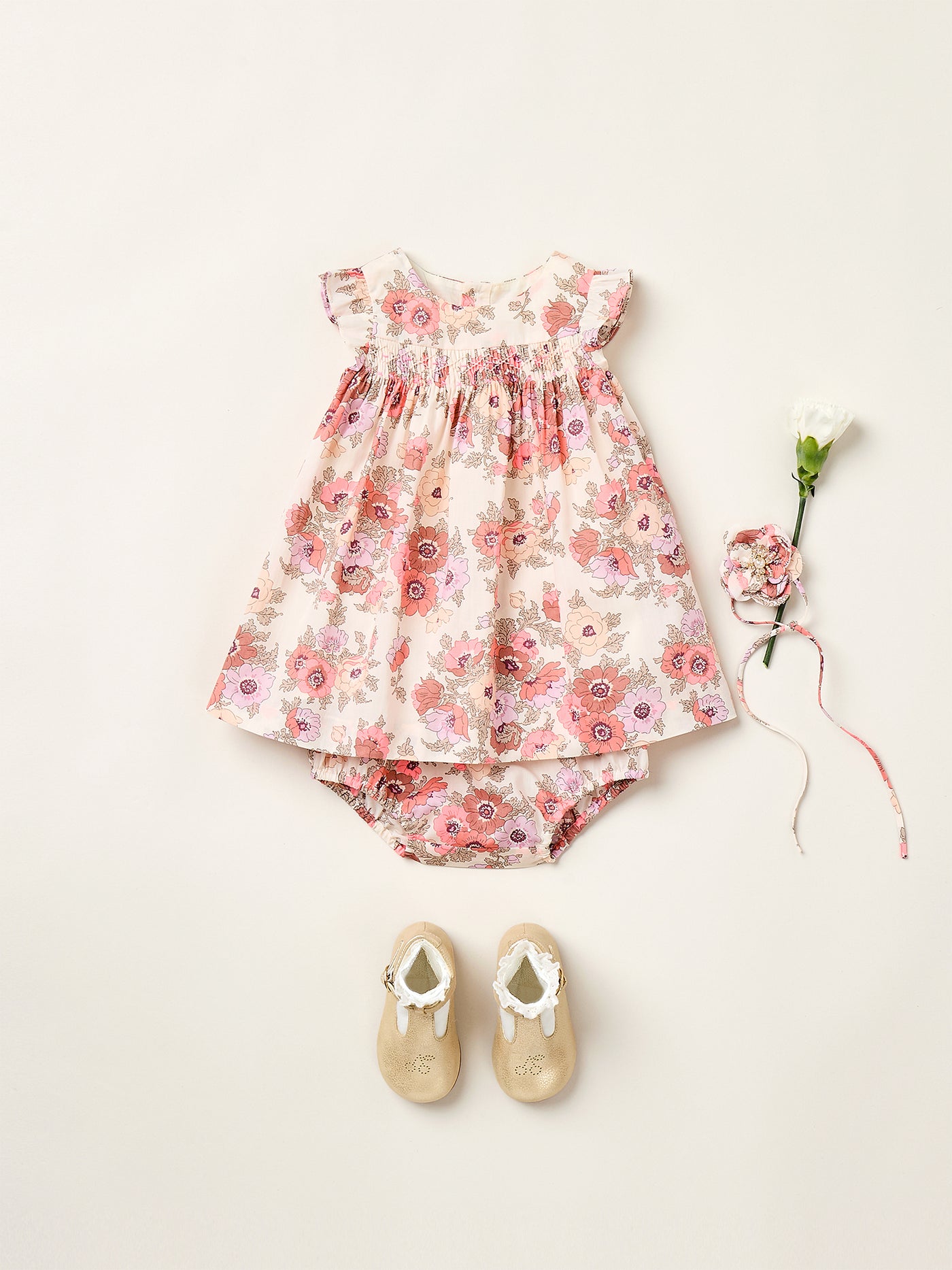 Look bébé fille Eté 2025 - Robe smockée fleurie