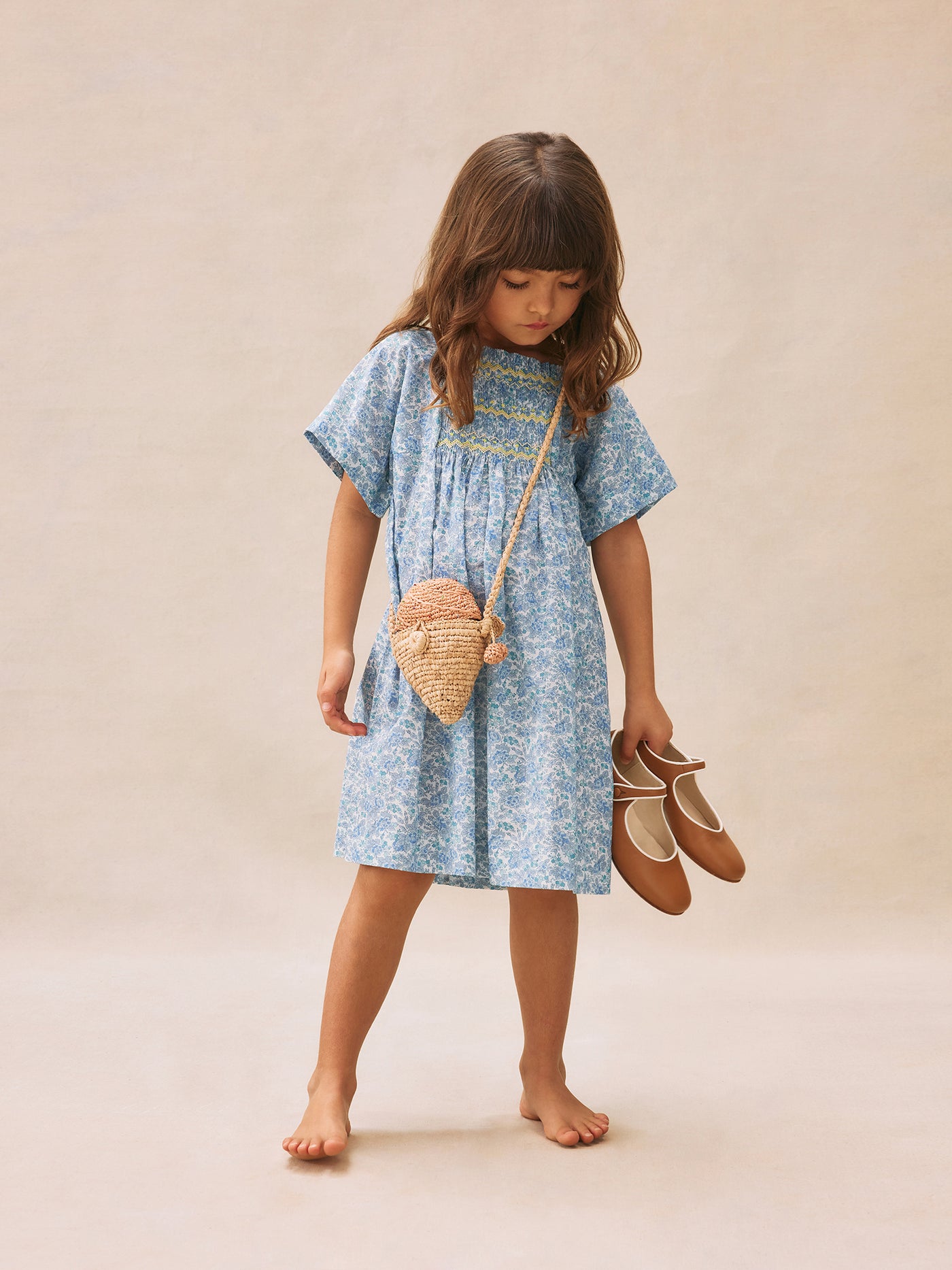 Look fille été 2025 Robe bleue en tissu Liberty
