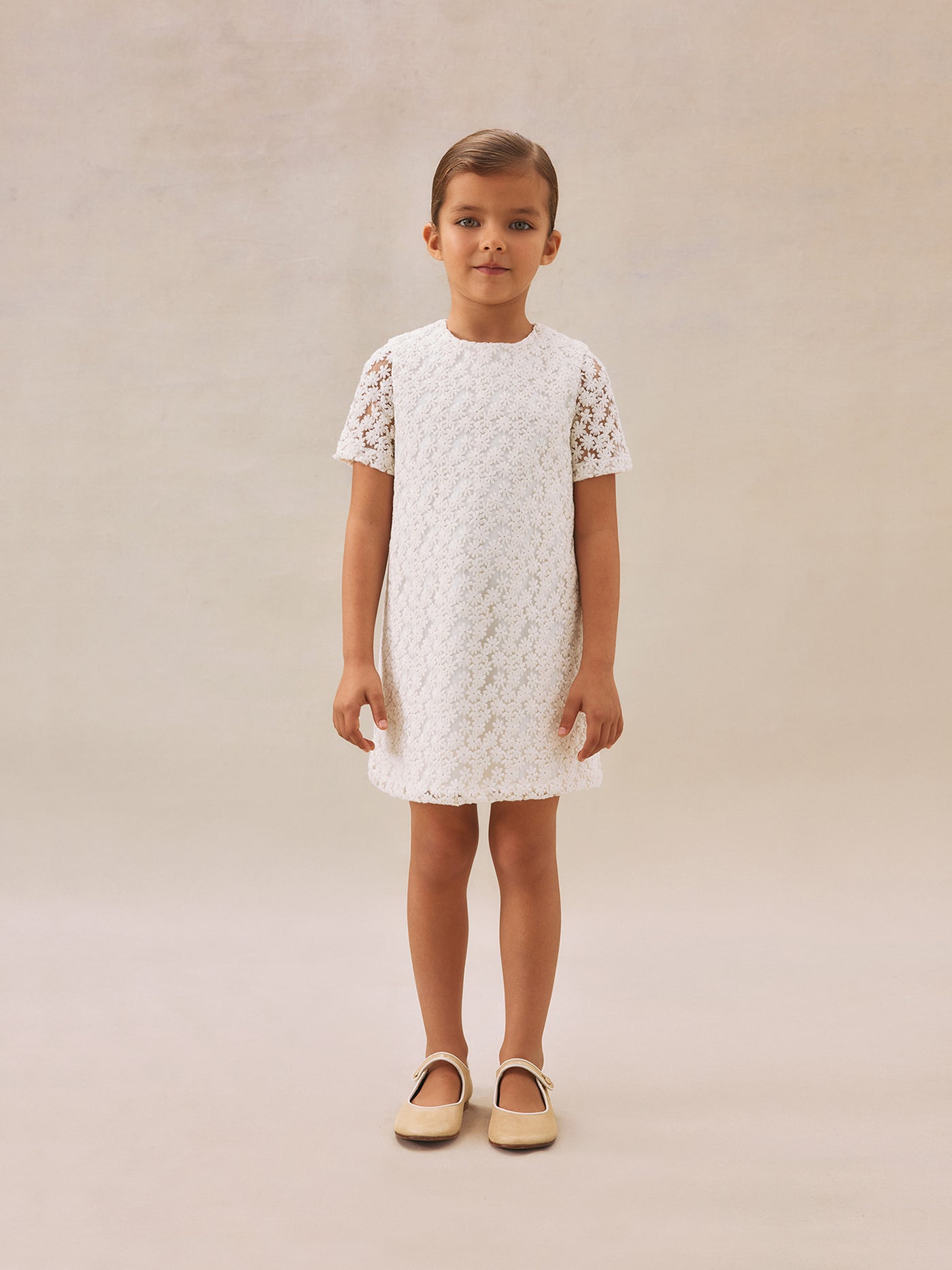 Look fille été 2025 Robe habillée blanche