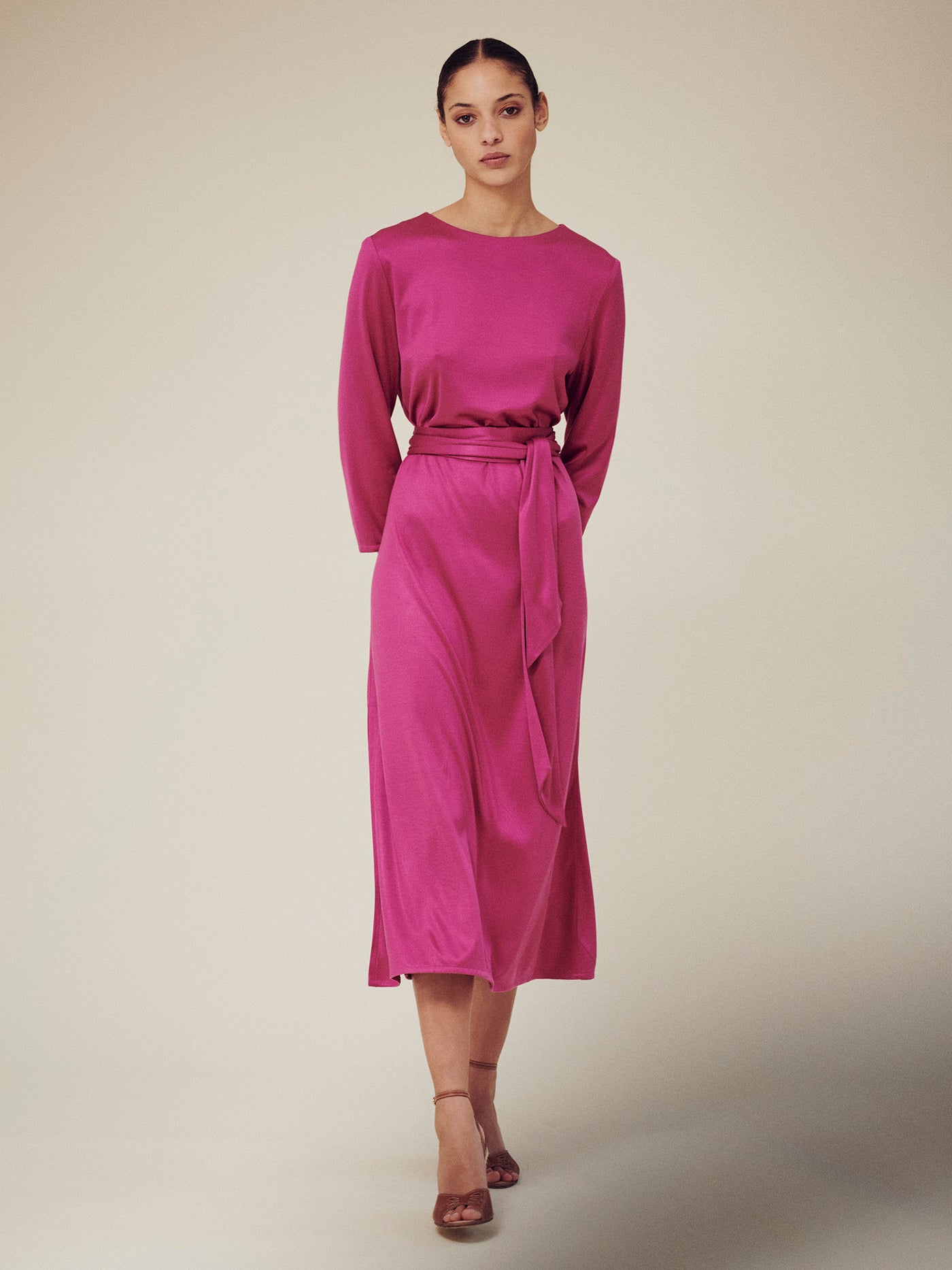 Look femme été 2025 Robe rose fuchsia