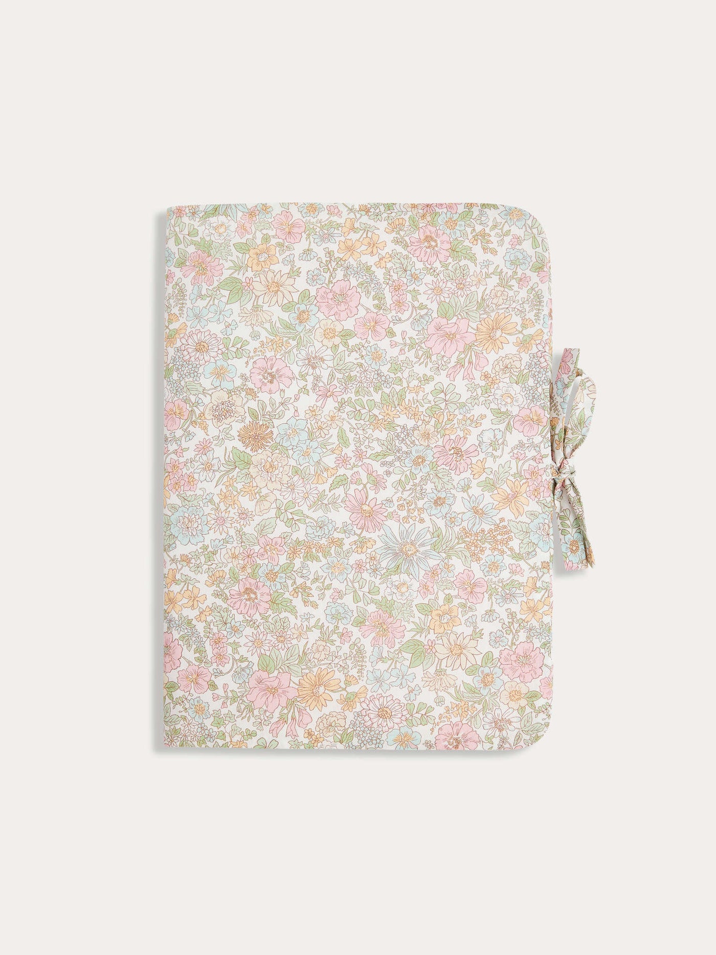 Couverture de carnet de santé Ebbi en tissu Liberty rose